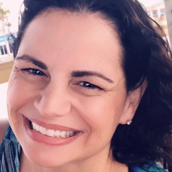 Meet your Posher, Kelly - Picture 2 of 2